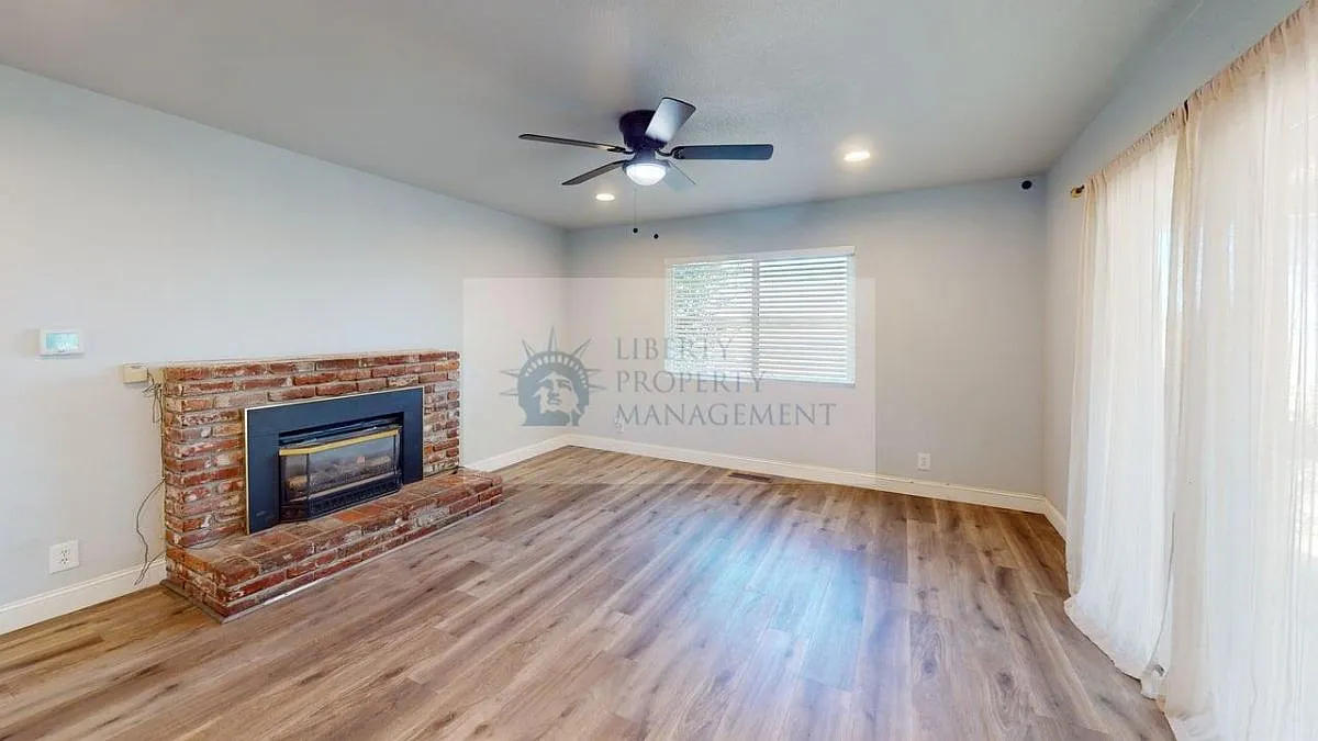 3 bed, 1519 sqft, $2,495 — Photo 4