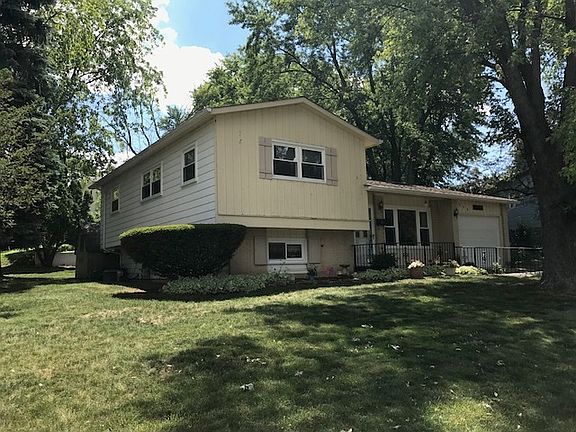2nd image of 679 Armitage Ave