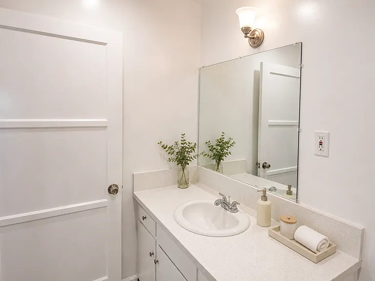 Bathroom 1 in Master
