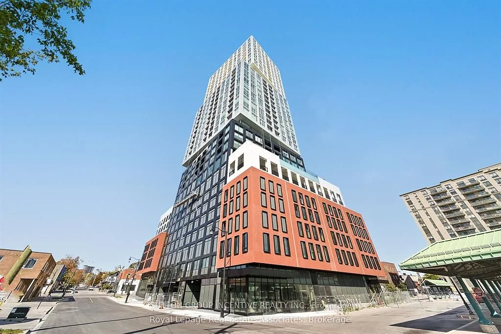 Building Photo - 39 Mary St #802
