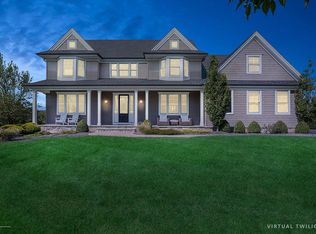 15 Berg Ct E, Middletown, NJ 07748