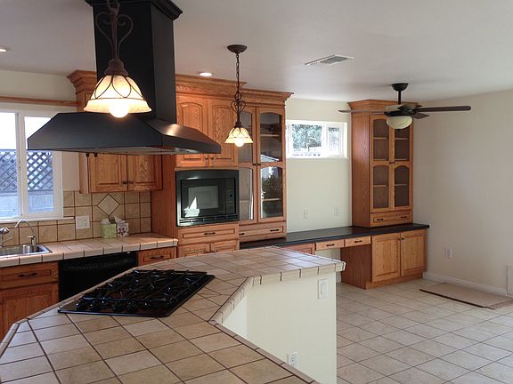 3rd image of 4011 Flower St