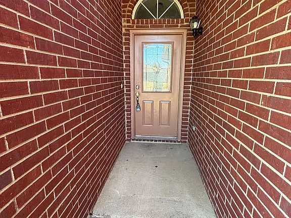 2nd image of 4005 Busch Gardens Dr