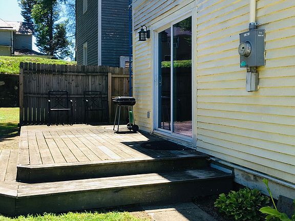4th image of 1128 Avery St