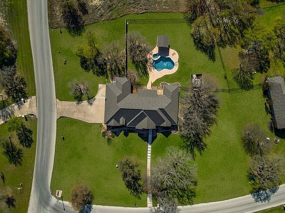 3rd image of 221 Arapahoe Rdg