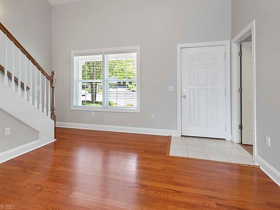 2nd image of 555 Oaktree Blvd