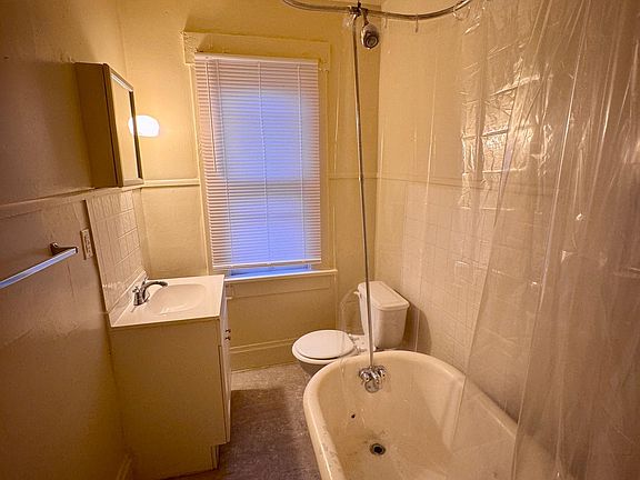 4th image of 857 Heyl Ave #1/2