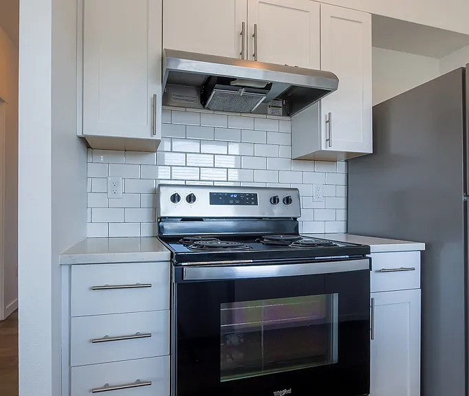 Lombard Apartments — Photo 5