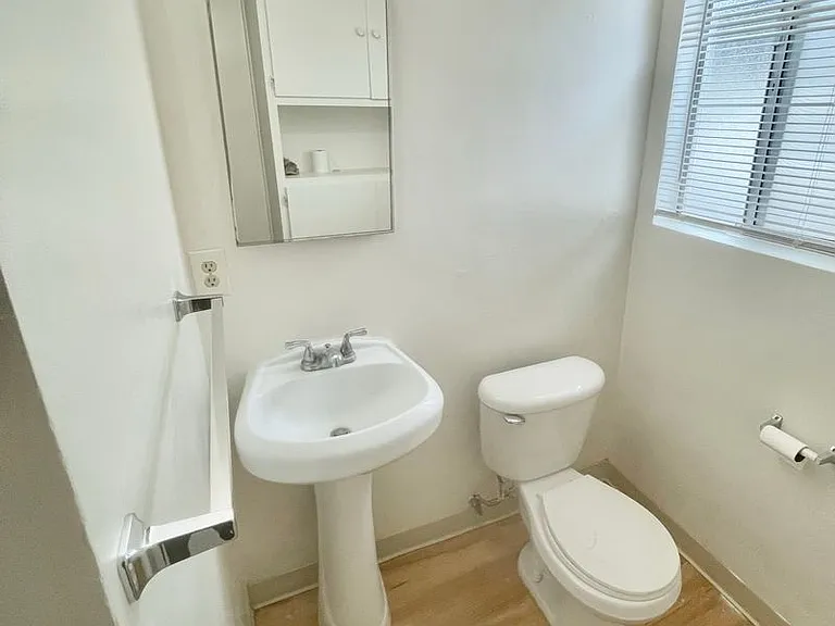 1026 S Russell Ave #U — Photo 6