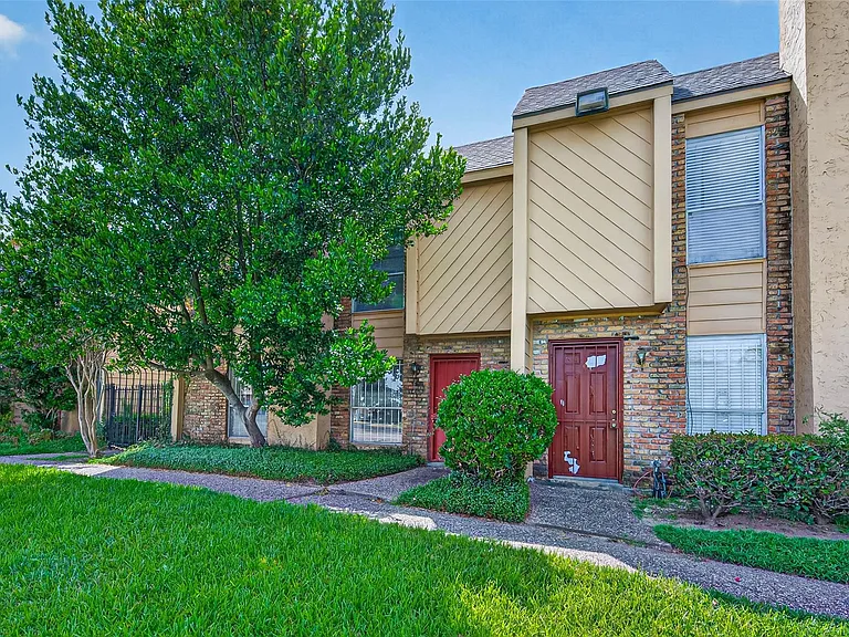 3303 W Greenridge Dr #8 — Photo 2