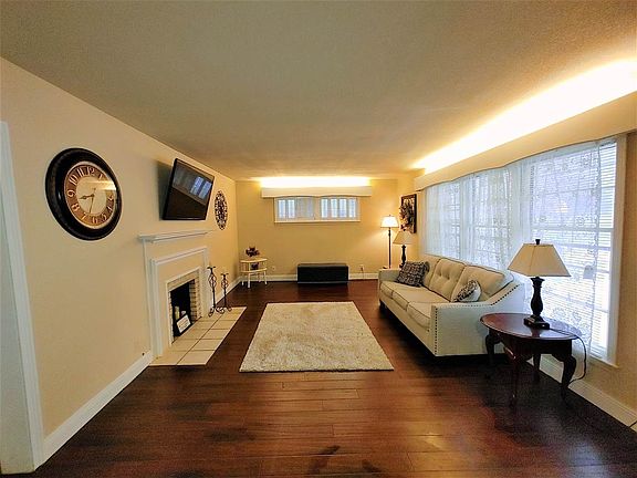3rd image of 1517 E 11th Ave