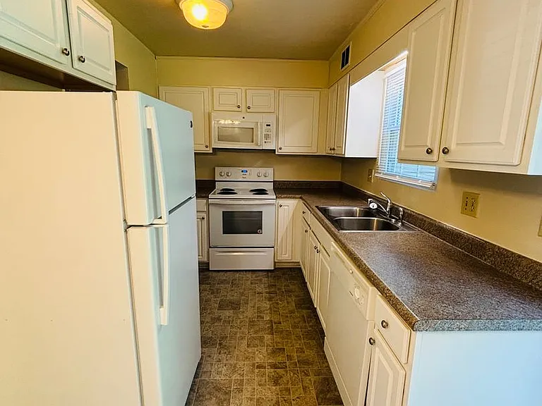 353 New Kent Rd — Photo 9