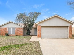6208 Cool Springs Dr, Arlington, TX 76001