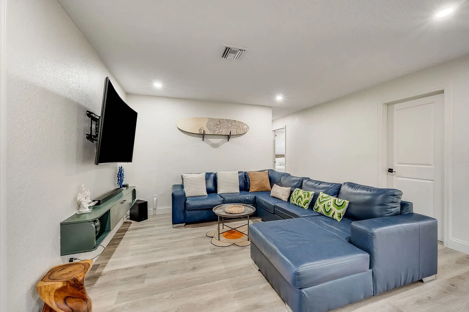 3 bed, 3.0 bath, 1614 sqft, $7,430 — Photo 4