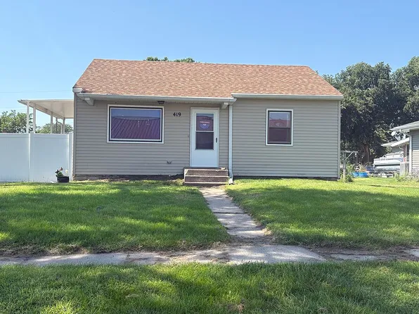 419 8th St, Saint Paul, NE 68873