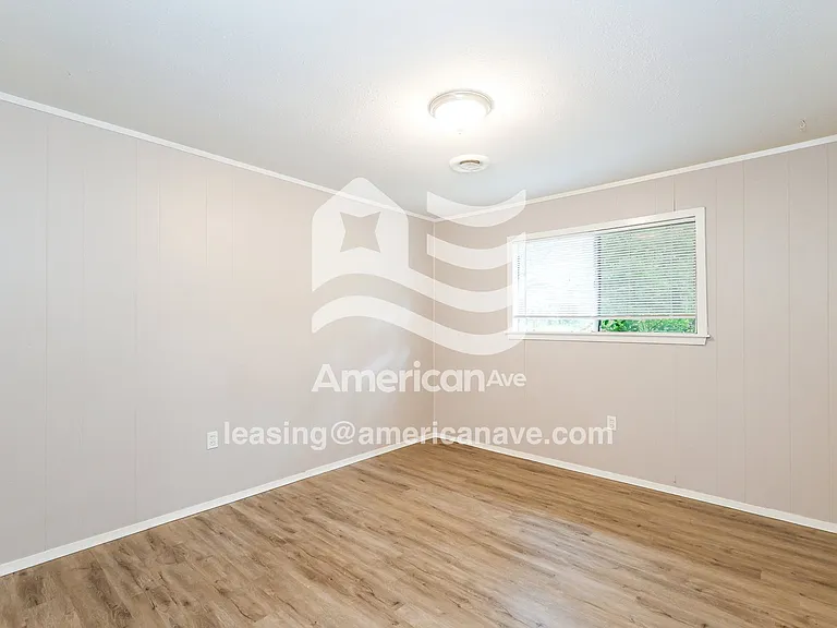 1511654_010_bedroom_10.jpg