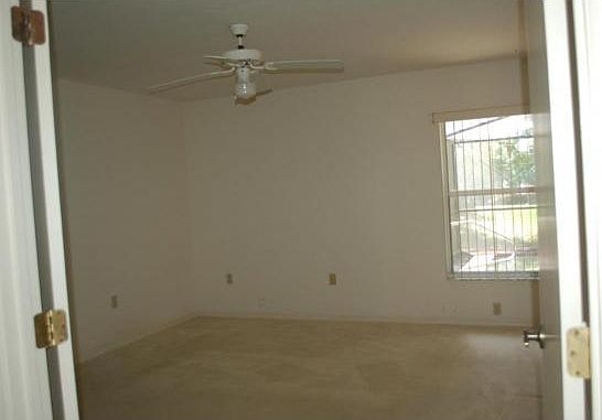 5th image of 568 W Barrymore Dr