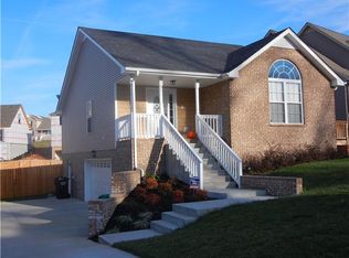 913 Excalibur Dr, Clarksville, TN 37040