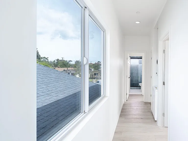 2860 Webster Ave — Photo 26