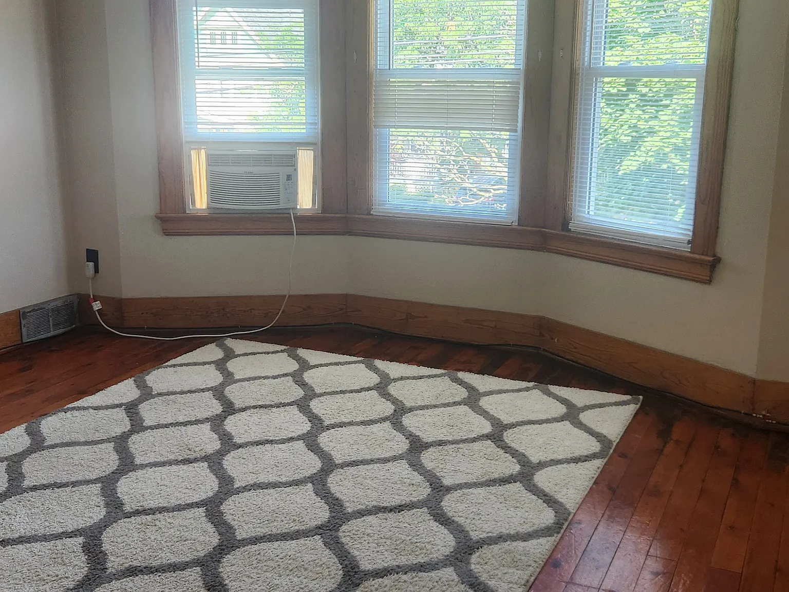 3 bed, 1200 sqft, $1,800 — Photo 4