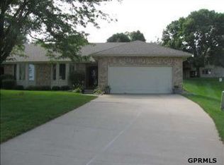 13253 Lake St, Omaha, NE 68164