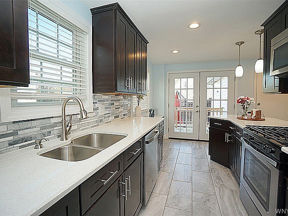 3rd image of 3588 Fox Run Dr