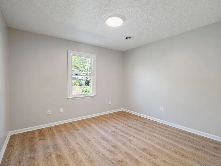 300 Dye Plant Rd — Photo 16