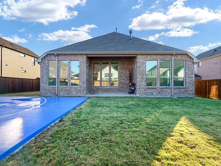 7470 Sanctuary Dr — Photo 37