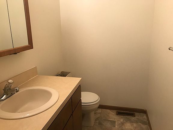 5th image of 750 Loomis Ave
