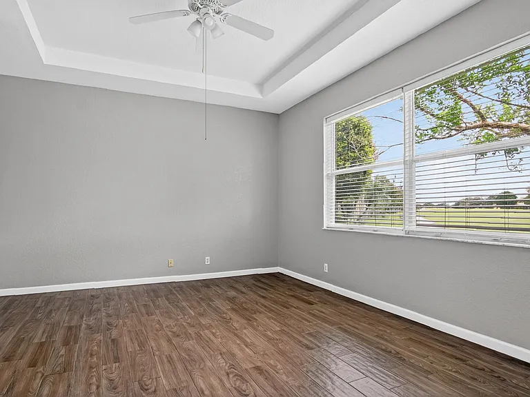 671 NW Stanford Ln — Photo 10