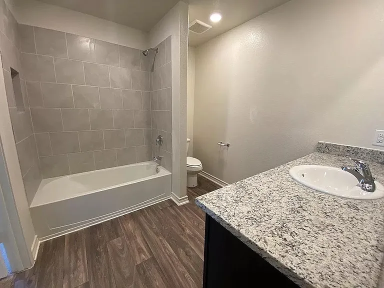 513 Fox Glen Cv — Photo 7