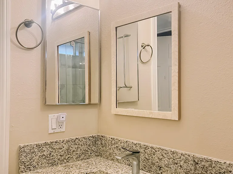 5658 N 48th Ln — Photo 7