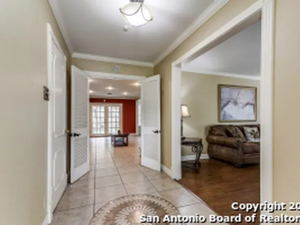 204 Halbart Dr, Castle Hills, TX 78213