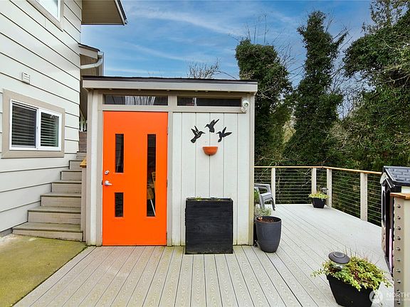 4th image of 3420 Snohomish Avenue