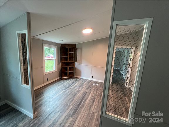 5th image of 4580 McAlpine Ave