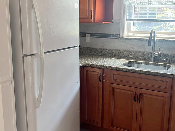 3rd image of 2415 Young Ave #1