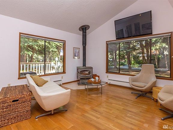 5th image of 11 Alderwood Pl