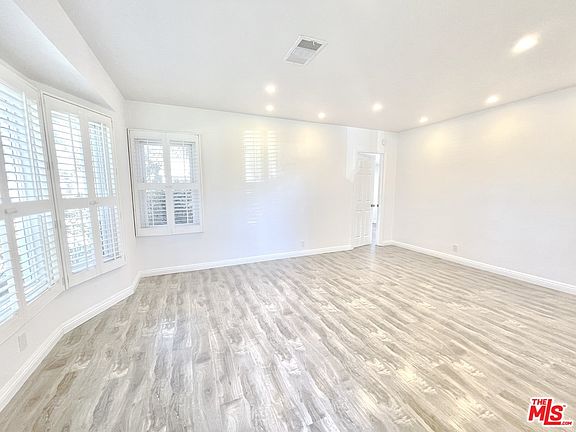 5th image of 11914 Ocean Park Blvd