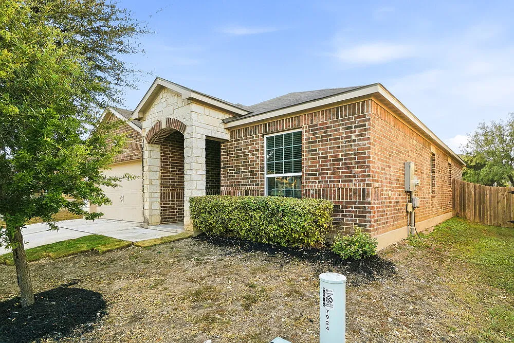 3 bed, 2.0 bath, 1541 sqft, $1,840 — Photo 2