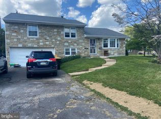 2072 Hulmeville Rd, Bensalem, PA 19020