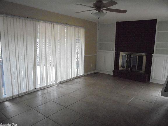 3rd image of 512 Greenbriar Dr