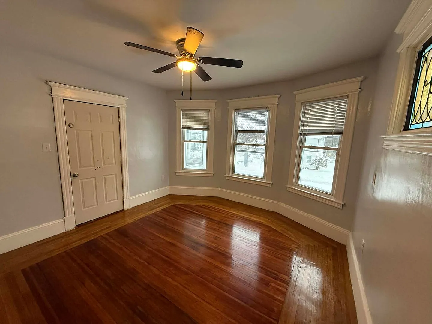 190 Oak St — Photo 3