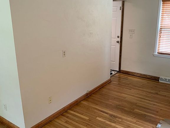 2nd image of 244 E Tuscarawas Ave