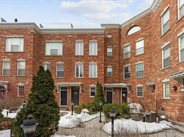 14 Fairhead Mews, Toronto, ON M4E 3Y4