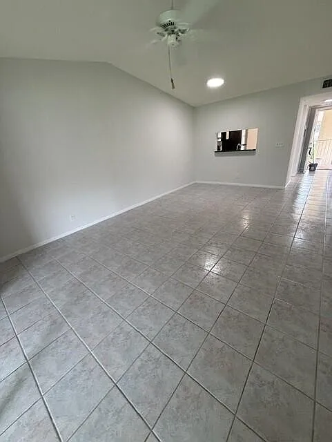 1 bed, 1.5 bath, 750 sqft, $1,550 — Photo 3
