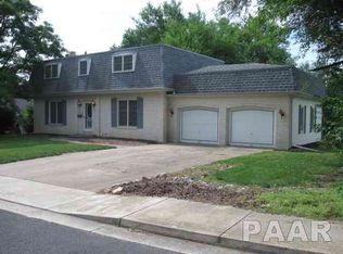 2930 N Parkridge Dr, Peoria, IL 61604