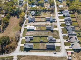 318 N Helton St, Randolph, TX 75475