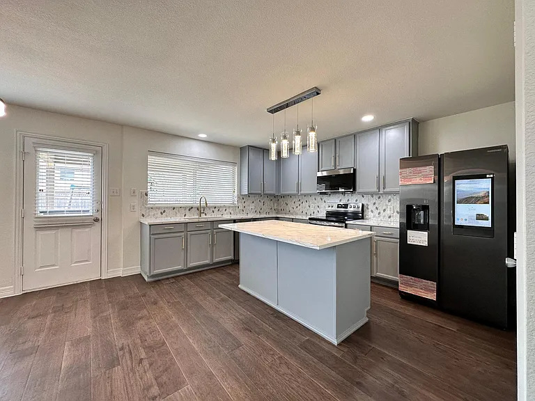 1820 Kittyhawk Dr — Photo 4