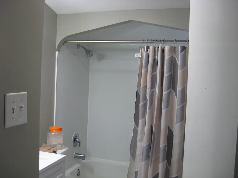2nd fl full bath