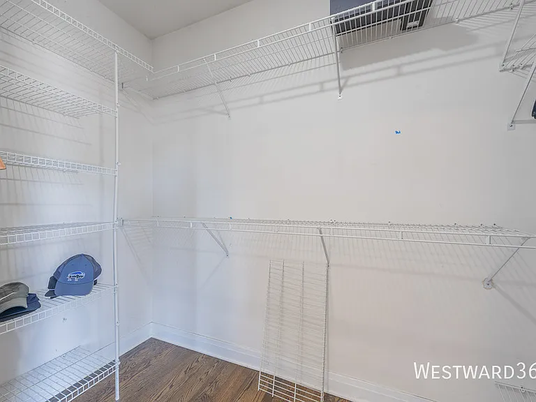 2033 W Superior St #4W — Photo 20